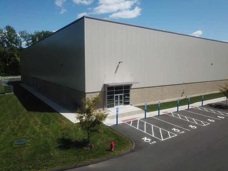 185 W Newberry Rd, Bloomfield, CT for sale - Building Photo - Image 1 of 1