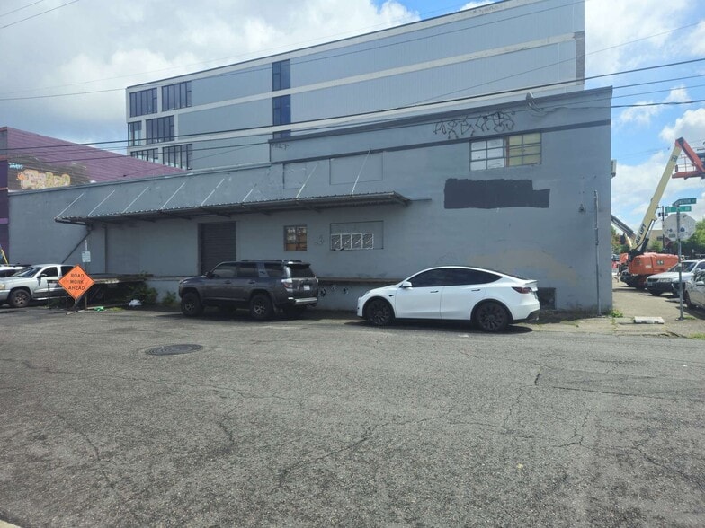 307 SE Washington St, Portland, OR for sale - Building Photo - Image 2 of 5