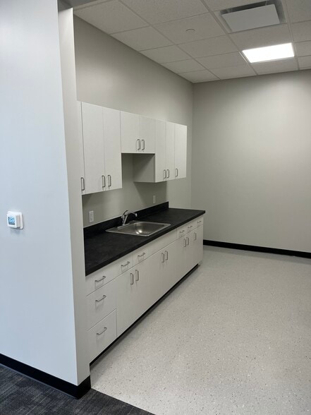 4647 60th St SE, Kentwood, MI for sale - Interior Photo - Image 1 of 1