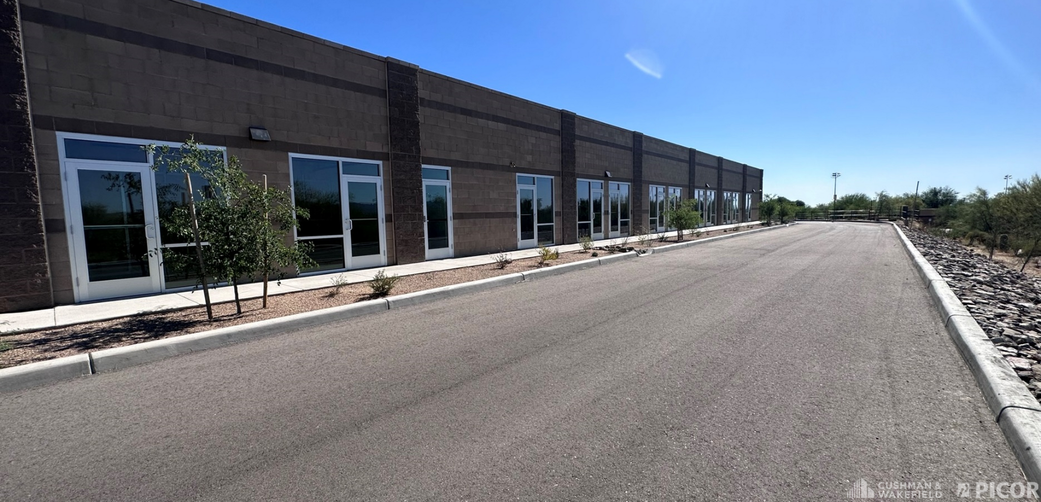 9255 N Oracle Rd, Oro Valley, AZ for lease Building Photo- Image 1 of 7