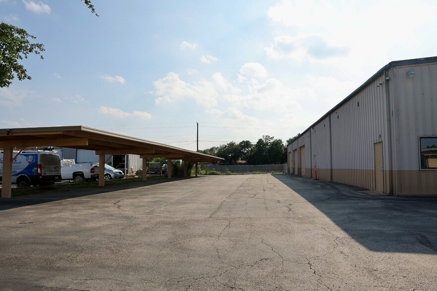 1304 W Industrial Blvd, Round Rock, TX for lease - Building Photo - Image 3 of 14