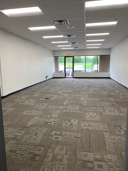 10976-11032 Cedar Lake Rd, Minnetonka, MN for lease - Interior Photo - Image 3 of 8