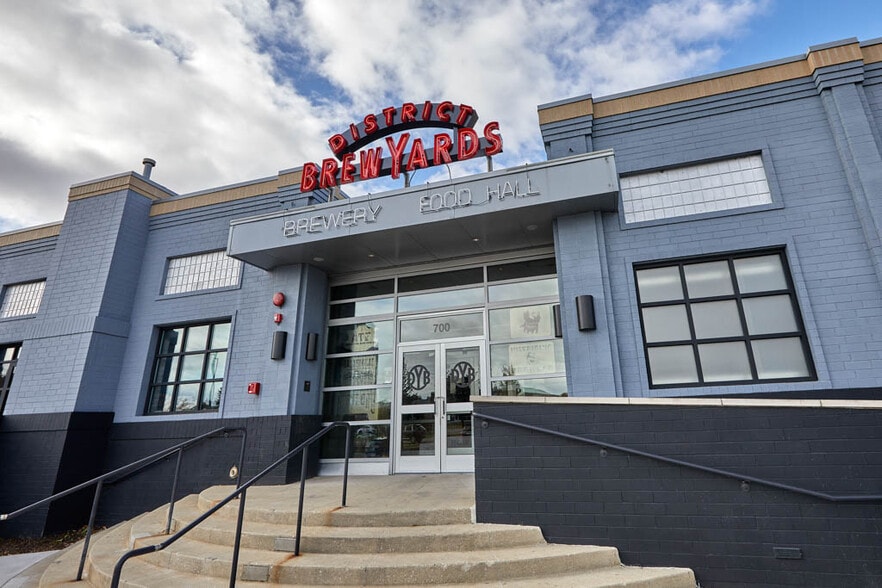 700 N Milwaukee Ave, Wheeling, IL for sale - Building Photo - Image 3 of 9