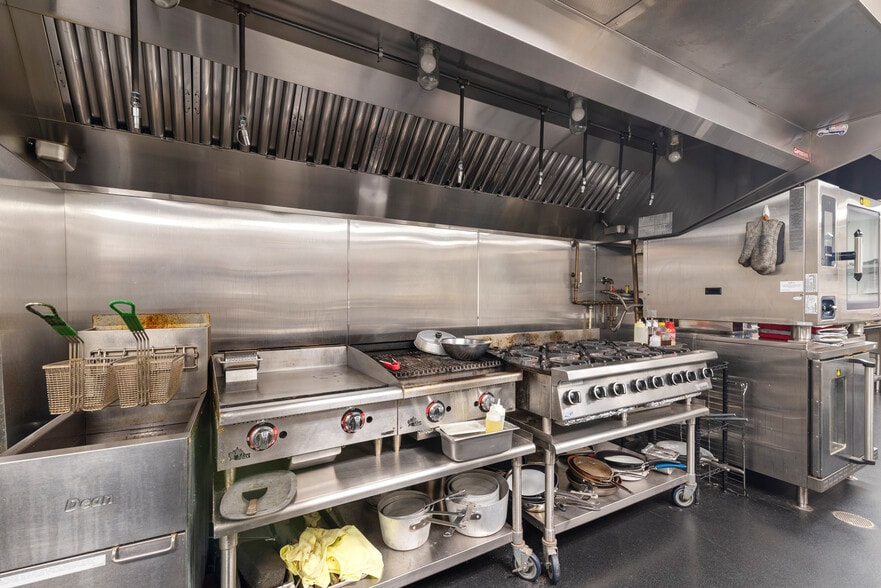 600 Kenseth Way, Cambridge, WI for sale - Building Photo - Image 2 of 31