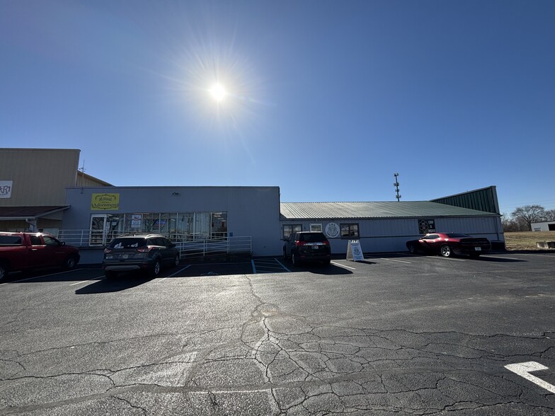 959 2nd St, Columbus, IN for lease - Building Photo - Image 2 of 23