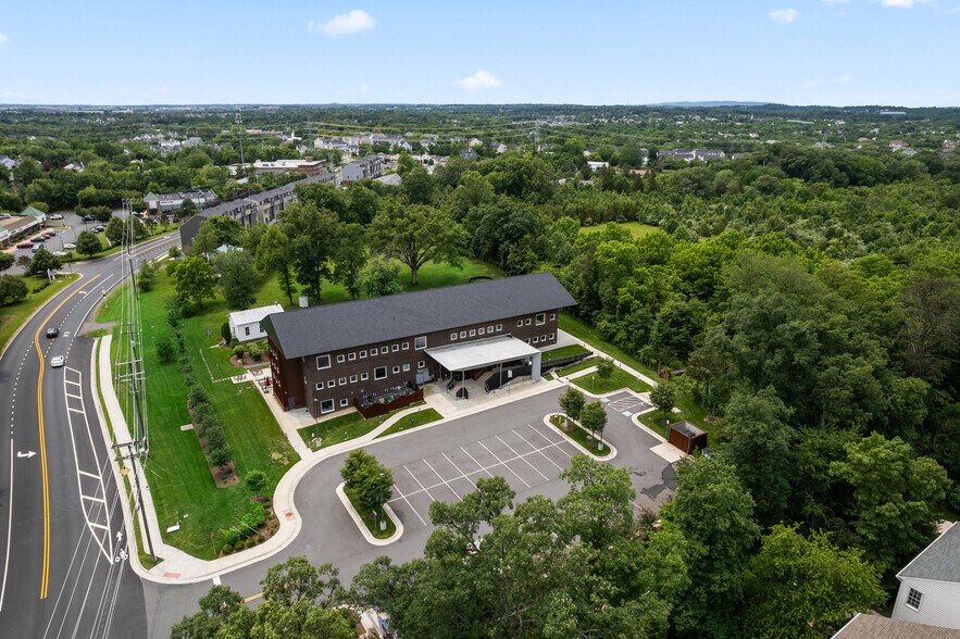 20577 Ashburn Rd, Ashburn, VA for lease - Building Photo - Image 1 of 39