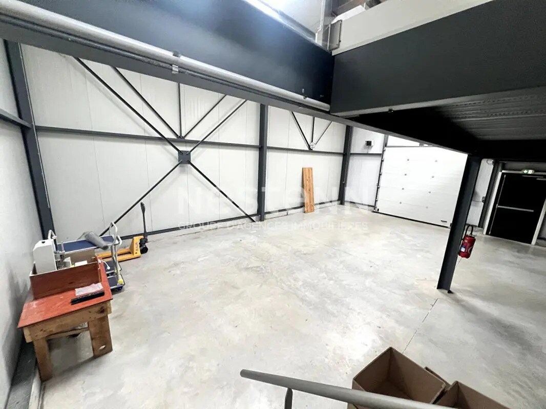 Flex in Landévant for lease Building Photo- Image 1 of 6