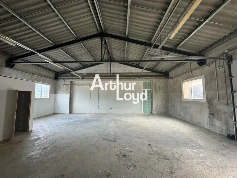 Flex in Mouans-Sartoux for lease - Interior Photo - Image 3 of 16