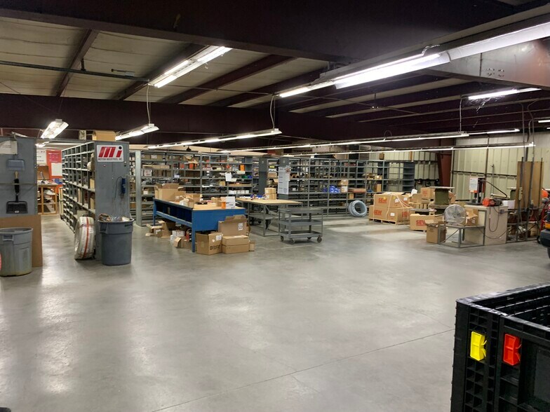 2330 263rd Ave, Fort Madison, IA for sale - Interior Photo - Image 3 of 7