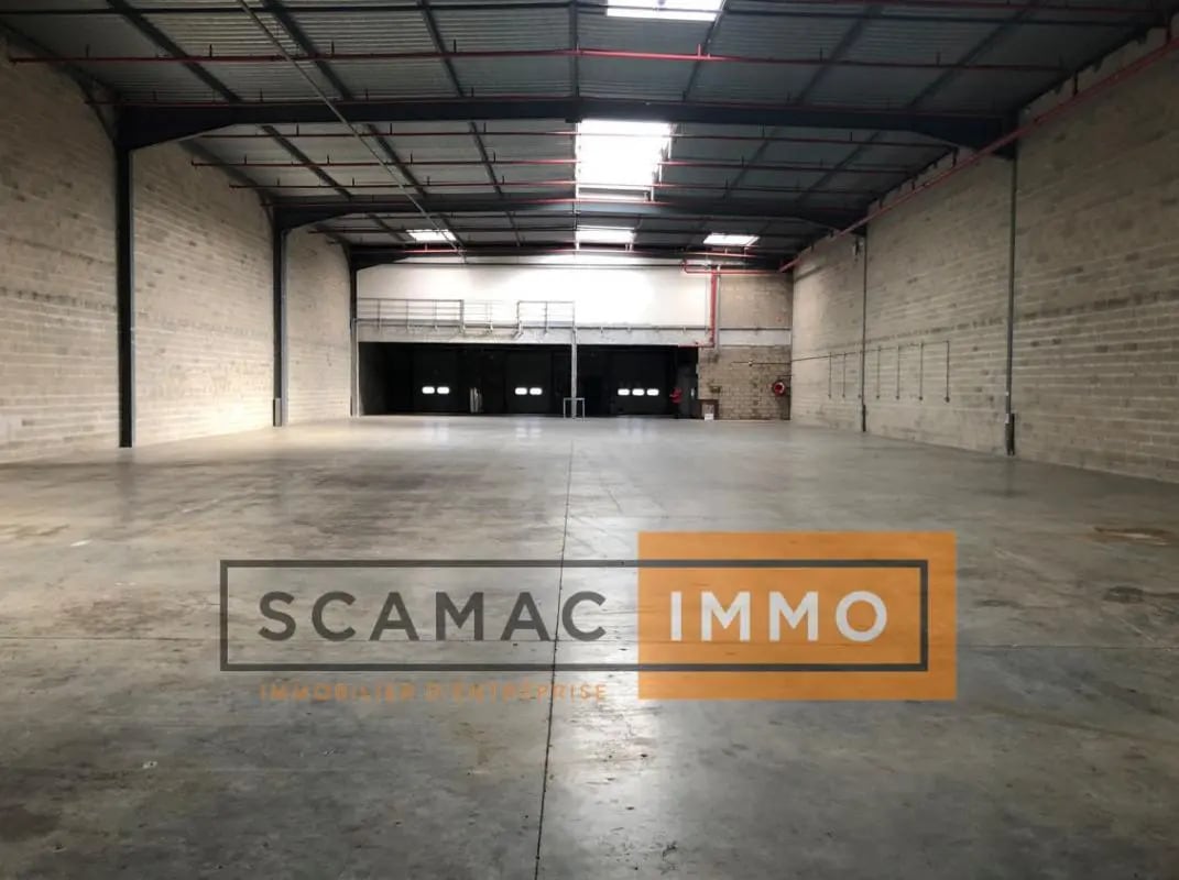 Industrial in Stains for lease Interior Photo- Image 1 of 6