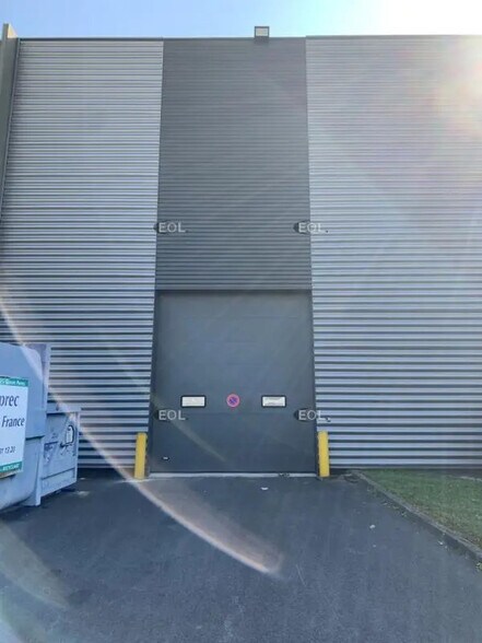 Flex in Villeneuve-la-Garenne for lease - Building Photo - Image 3 of 13