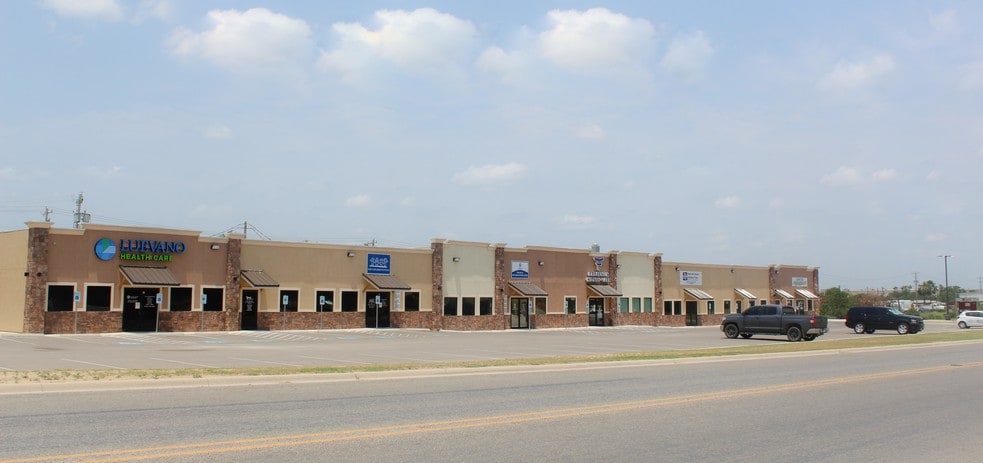 1313 Veterans Ave, Crystal City, TX for sale - Primary Photo - Image 1 of 1