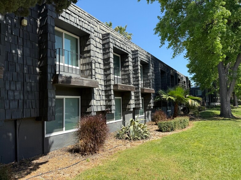 935 Johnfer Way, Sacramento, CA for sale - Building Photo - Image 1 of 17