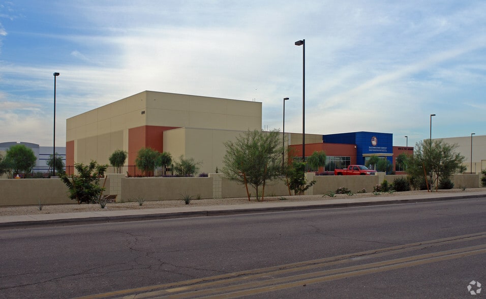 890 N 71st Ave, Phoenix, AZ for lease - Building Photo - Image 2 of 8