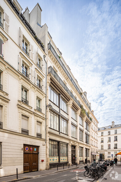 Multifamily in Paris for sale - Building Photo - Image 1 of 3
