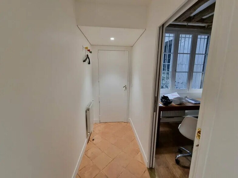 Office in Paris for lease - Interior Photo - Image 3 of 10