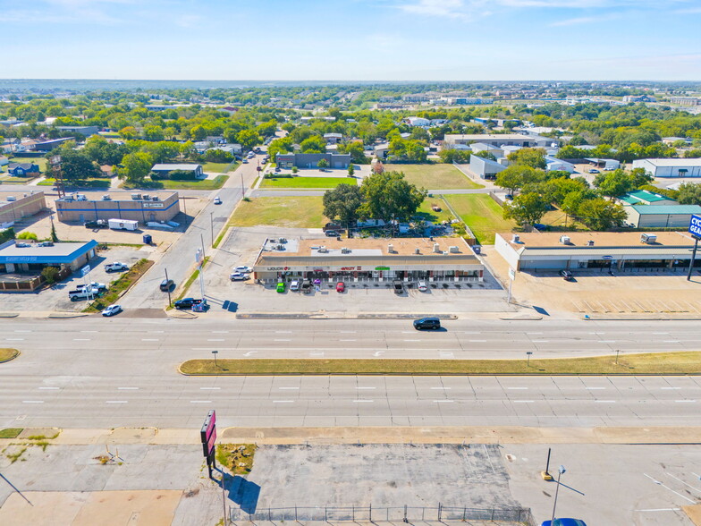 3046-3052 Alta Mere Dr, Fort Worth, TX for lease - Building Photo - Image 3 of 10