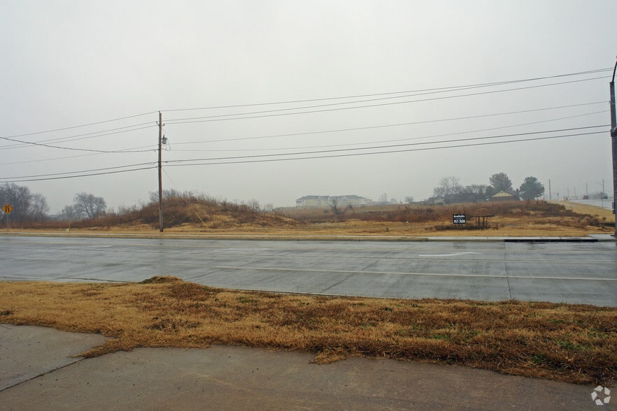 NE C 96th & Garnett Rd, Owasso, OK for lease - Primary Photo - Image 1 of 1