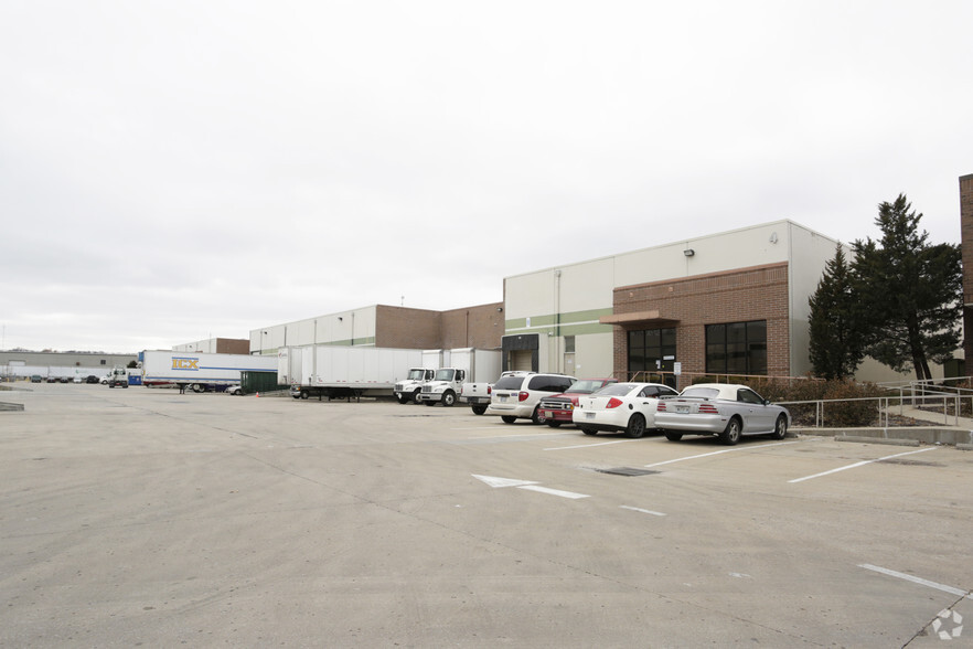 1530-1556 N Topping Ave, Kansas City, MO for lease - Building Photo - Image 2 of 7