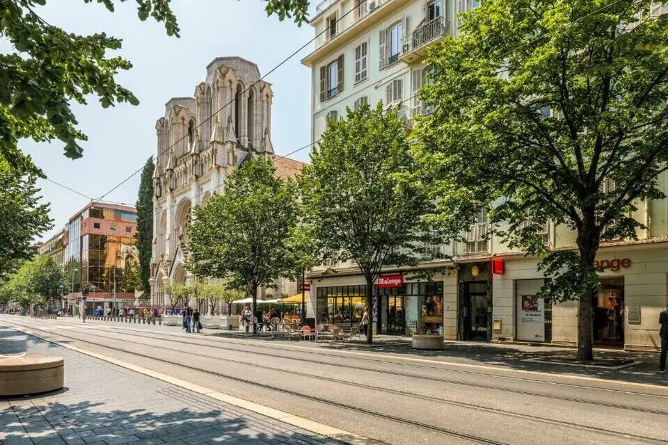 Location Commerce 50 m² - Photo 1