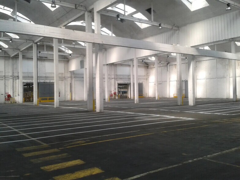 Industrial in Sin-le-Noble for lease - Building Photo - Image 3 of 5