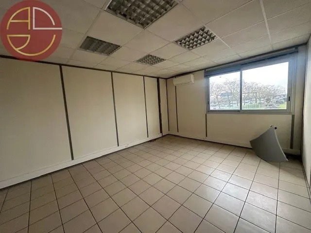 Industrial in Toulouse for lease - Interior Photo - Image 3 of 9