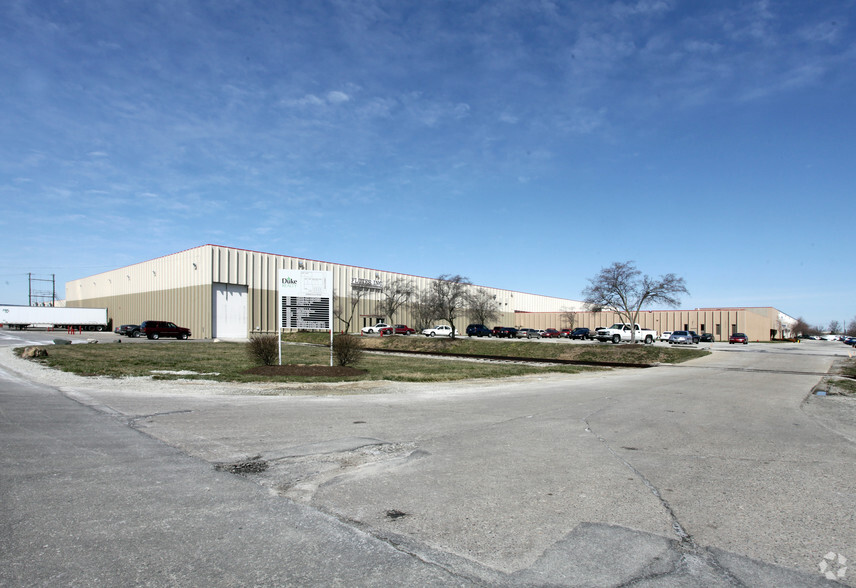 8250-8258 Zionsville Rd, Indianapolis, IN for lease - Building Photo - Image 2 of 7