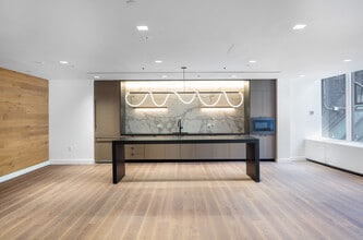 810 Seventh Ave, New York, NY for lease Interior Photo- Image 2 of 7