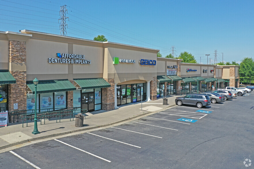 1075 Hanes Mall Blvd, Winston-Salem, NC for lease - Building Photo - Image 2 of 11