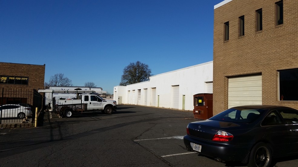 2800 Juniper St, Fairfax, VA for lease - Building Photo - Image 3 of 3