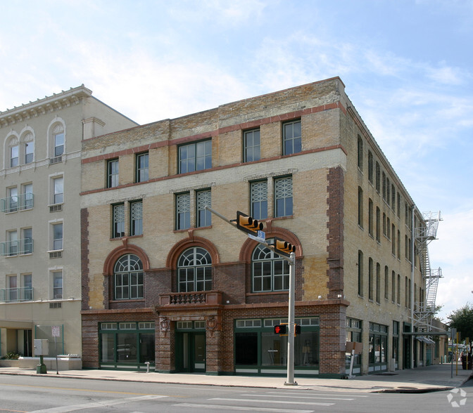 219 N Alamo St, San Antonio, TX for lease - Building Photo - Image 2 of 17