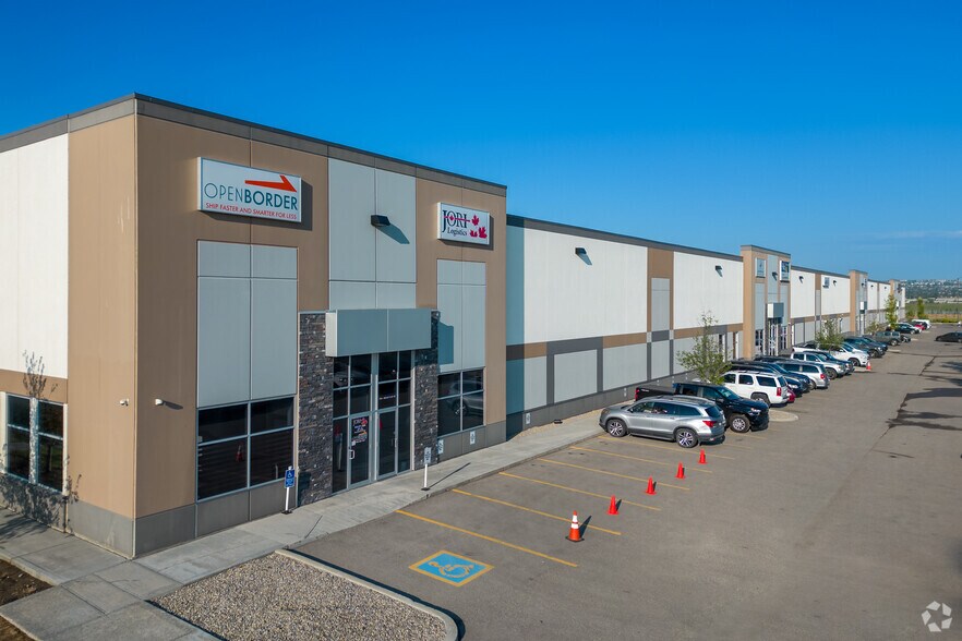 588 Aero Dr NE, Calgary, AB for sale - Primary Photo - Image 1 of 1