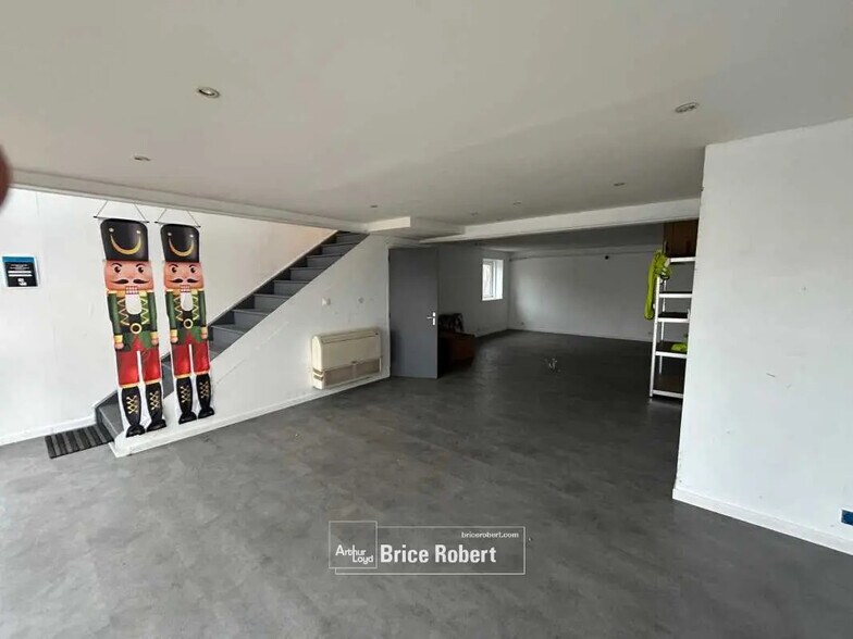 Flex in Civrieux-d'Azergues for sale - Building Photo - Image 3 of 4