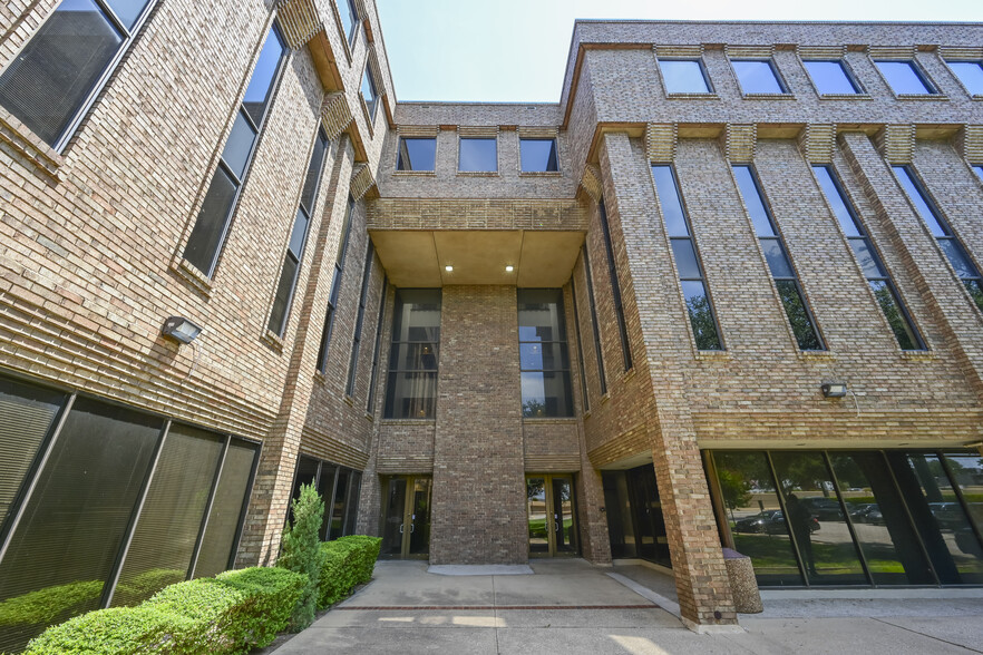 10830 N Central Expy, Dallas, TX for sale - Building Photo - Image 2 of 2