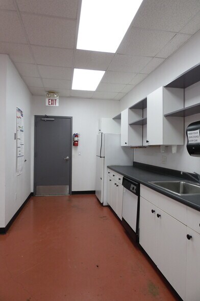 905 N Harborth Ave, Three Rivers, TX for sale - Building Photo - Image 3 of 33