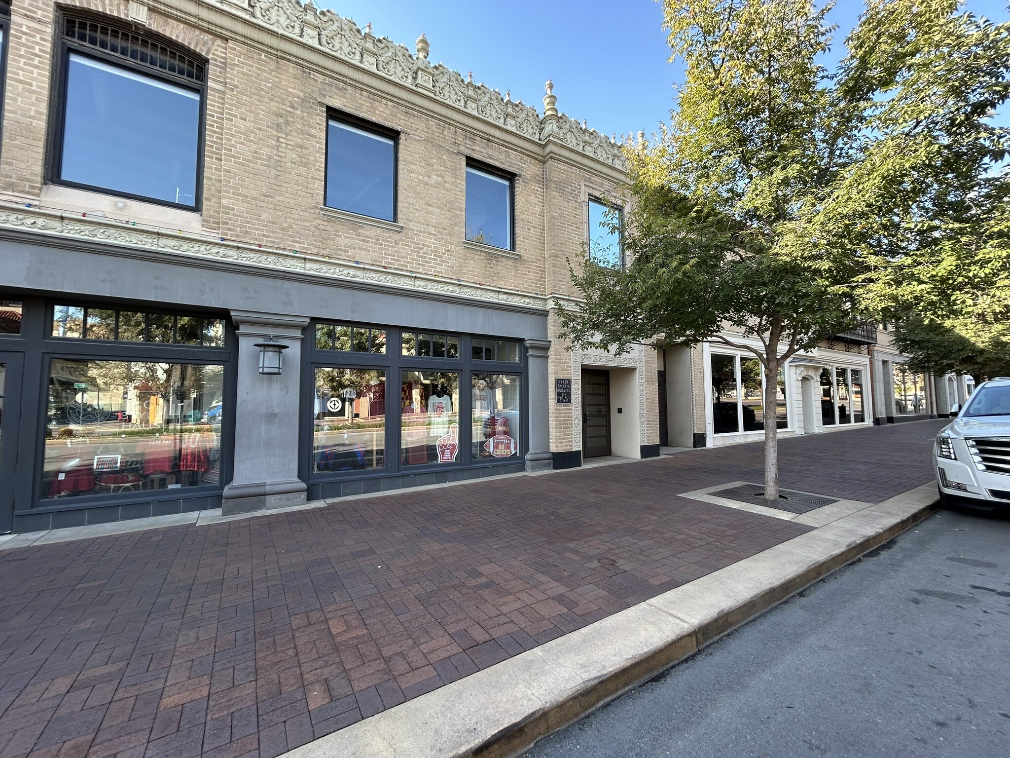 414-418 Nichols Rd, Kansas City, MO for lease Building Photo- Image 1 of 3