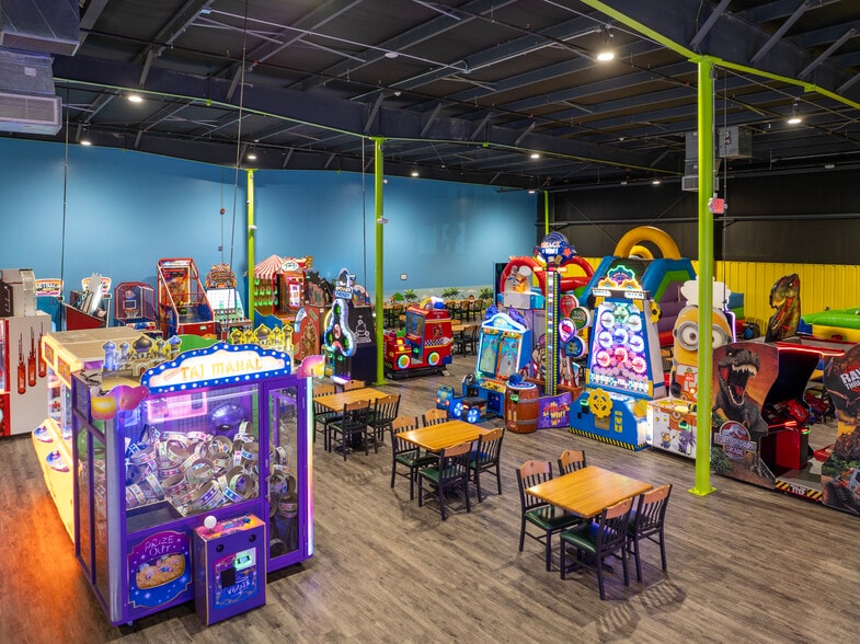 4780 Clinton St, Fort Wayne, IN for sale - Building Photo - Image 2 of 12