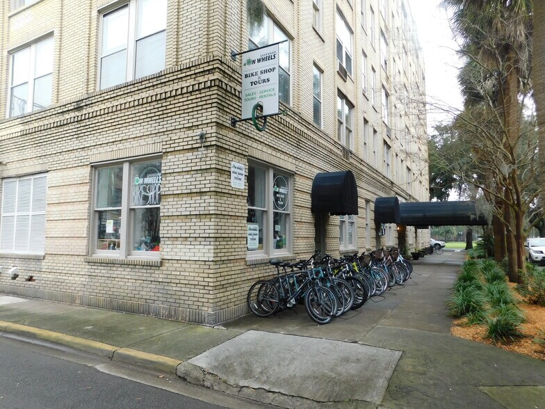 106 W Gwinnett St, Savannah, GA for sale - corner unit - Image 1 of 9