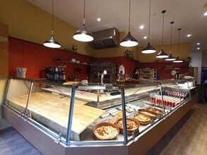 Retail in Barcelona, Barcelona for lease Interior Photo- Image 2 of 9