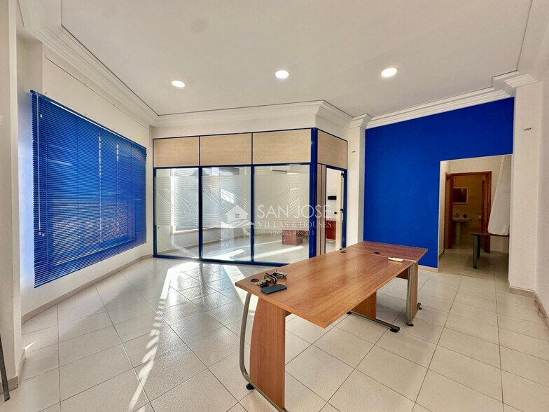 Retail in Alicante for lease - Building Photo - Image 1 of 9