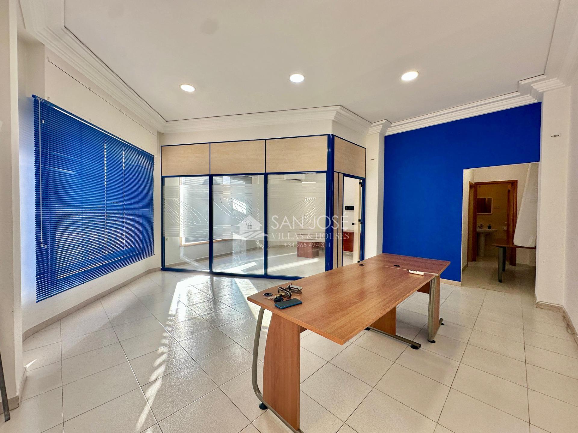 Retail in Alicante for lease Building Photo- Image 1 of 10