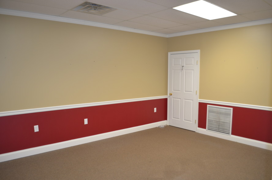 2309 Bel Air Rd, Fallston, MD for lease - Interior Photo - Image 3 of 11