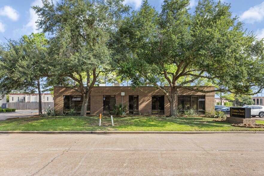 17227 Mercury Dr, Houston, TX for sale - Building Photo - Image 2 of 17