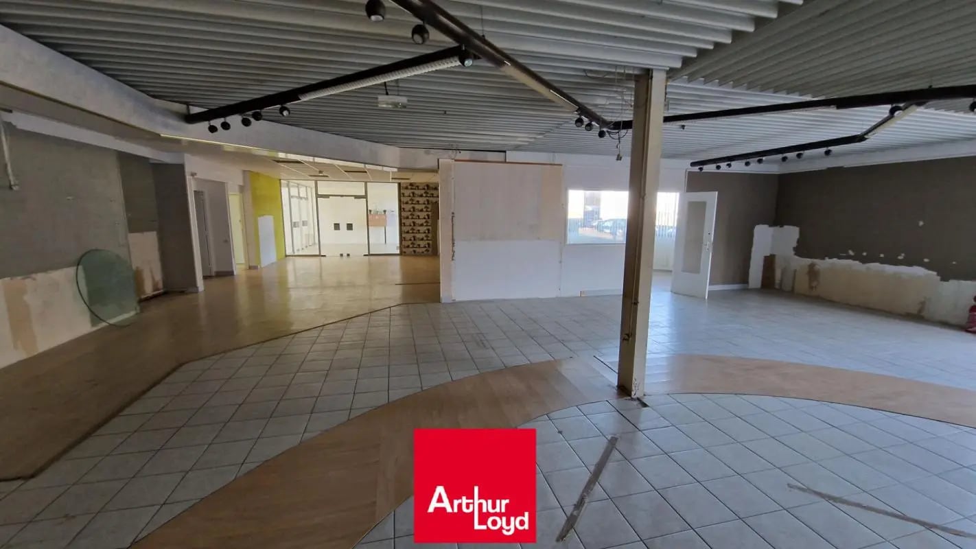 Retail in Mondeville for sale Interior Photo- Image 1 of 5