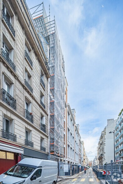Office in Paris for lease - Building Photo - Image 2 of 2