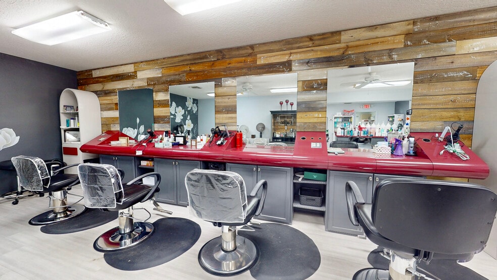 1430 Morin St, Eustis, FL for sale - Interior Photo - Image 3 of 20