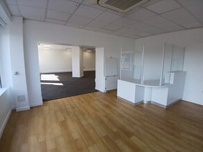 195 Upper Dock St, Newport for lease Interior Photo- Image 2 of 6