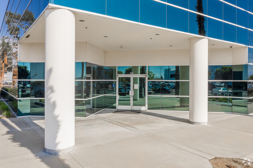 3125 E Coronado St, Anaheim, CA for lease - Building Photo - Image 3 of 3