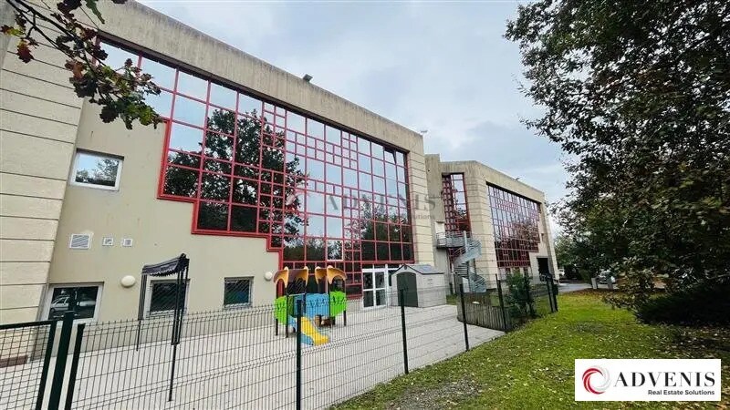 Office in Pessac for lease - Building Photo - Image 2 of 3