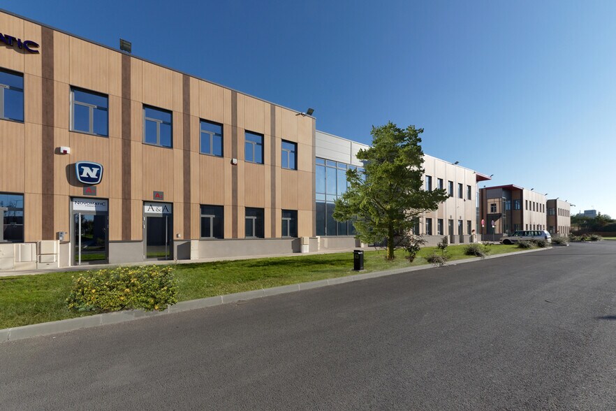 7 Allée Des Carrieres, Le Blanc-Mesnil for lease - Building Photo - Image 3 of 5